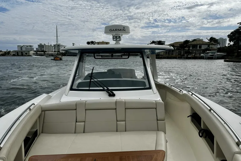 Slide: The Image of Boston Whaler 35 REALM 2021 - 20