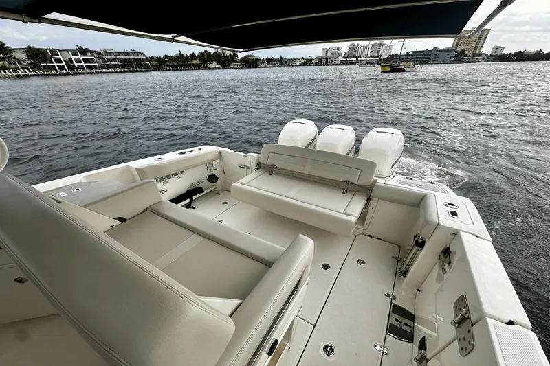 Slide: The Image of Boston Whaler 35 REALM 2021 - 27