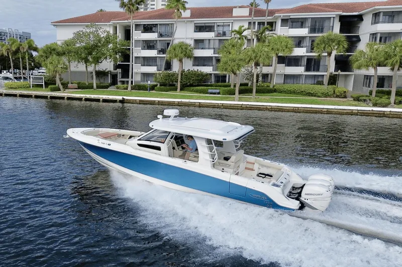 Slide: The Image of Boston Whaler 35 REALM 2021 - 3