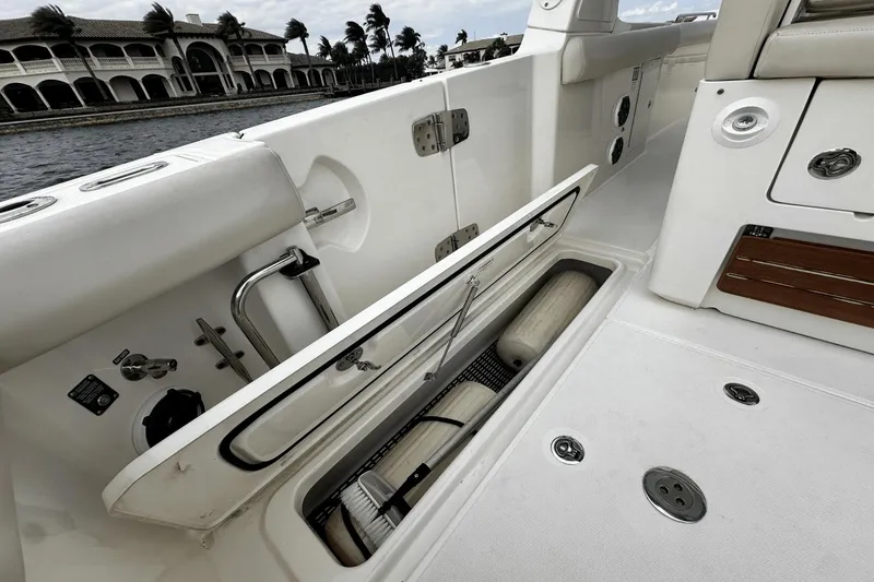 Slide: The Image of Boston Whaler 35 REALM 2021 - 37