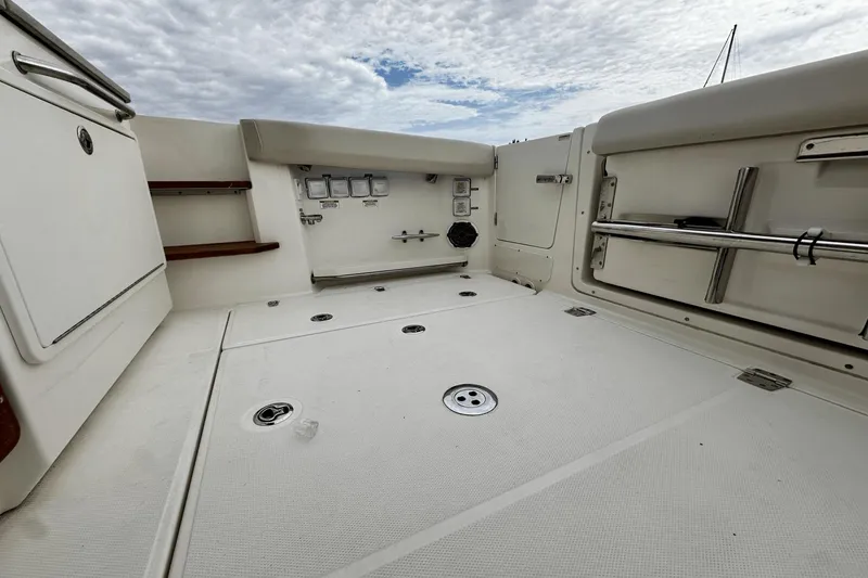 Slide: The Image of Boston Whaler 35 REALM 2021 - 39