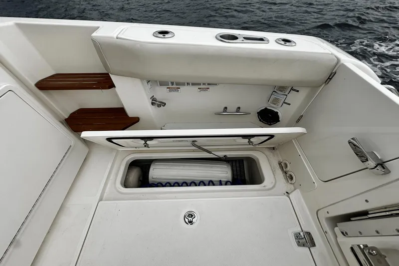 Slide: The Image of Boston Whaler 35 REALM 2021 - 40