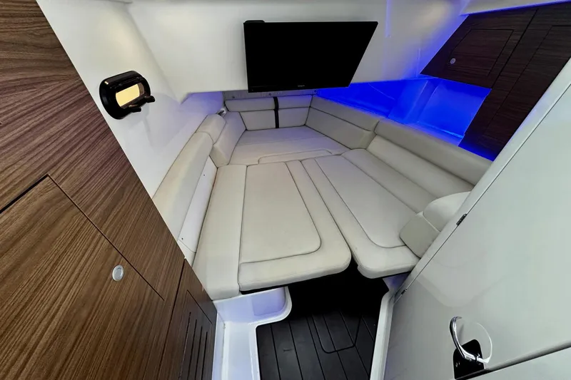 Slide: The Image of Boston Whaler 35 REALM 2021 - 45