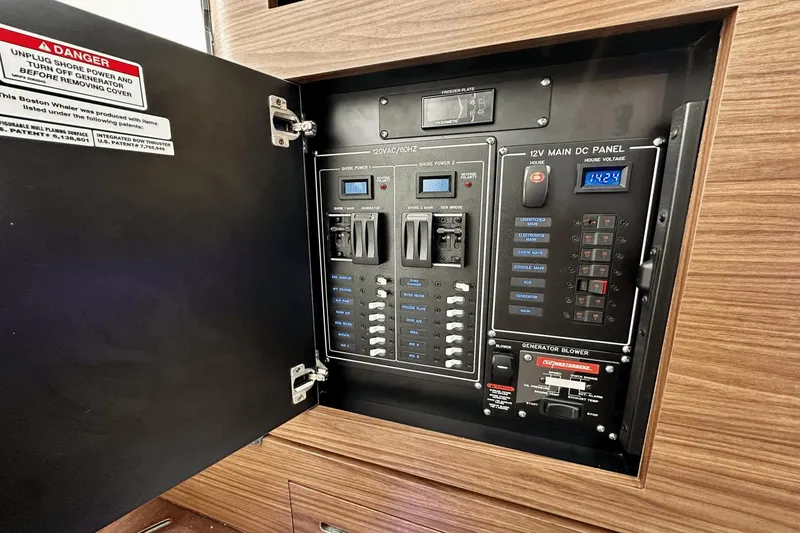 Slide: The Image of Boston Whaler 35 REALM 2021 - 54