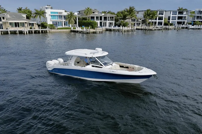 Slide: The Image of Boston Whaler 35 REALM 2021 - 7