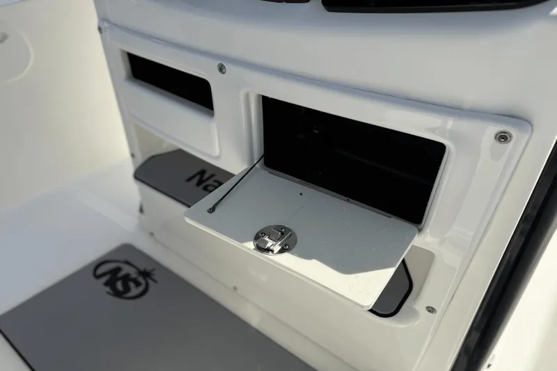 Slide: The Image of NauticStar 2602 Legacy 2021 - 27