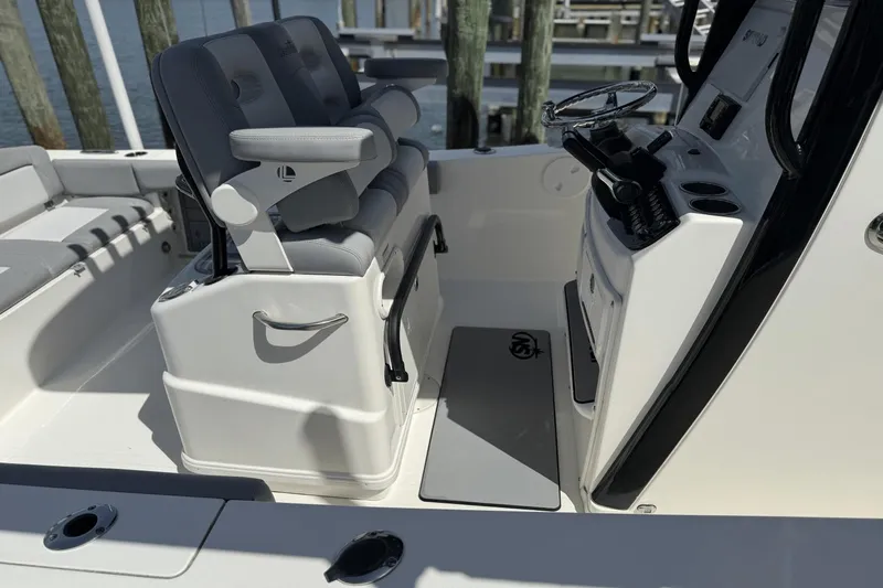 Slide: The Image of NauticStar 2602 Legacy 2021 - 30