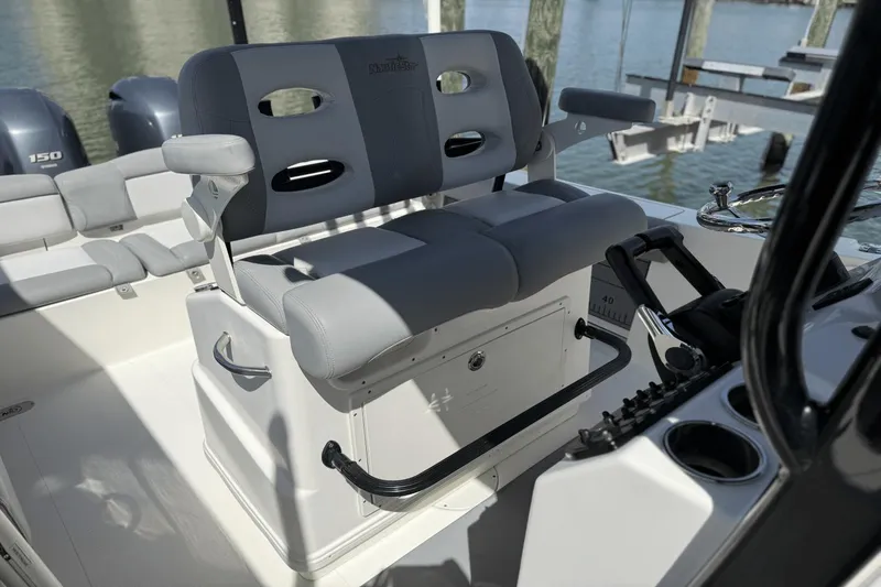 Slide: The Image of NauticStar 2602 Legacy 2021 - 32