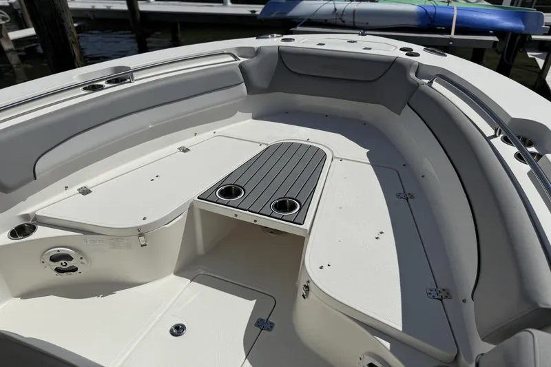 Slide: The Image of NauticStar 2602 Legacy 2021 - 41