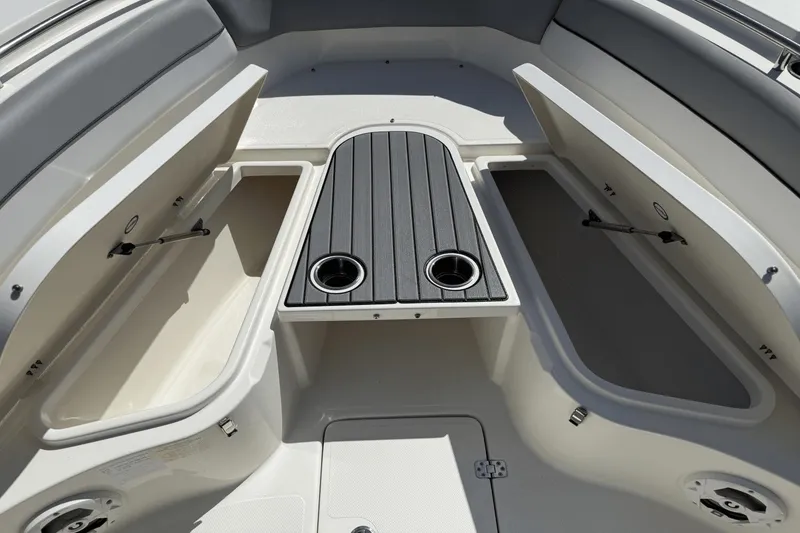 Slide: The Image of NauticStar 2602 Legacy 2021 - 43