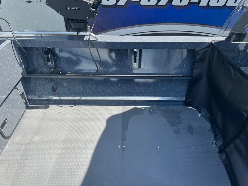 Slide: The Image of Interior of 2025 Duckworth 20 Advantage boat, featuring sleek metallic finish and modern equipment. - 9