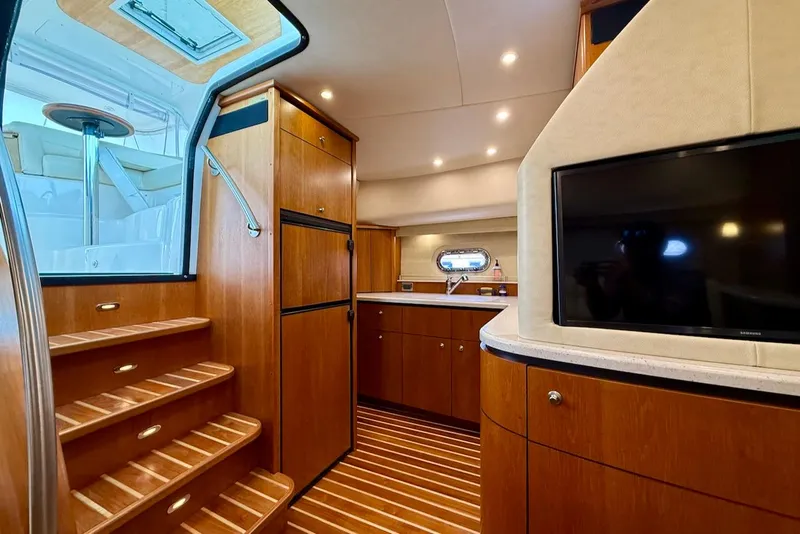 Slide: The Image of Tiara 4300 Sovran 2008 - 22