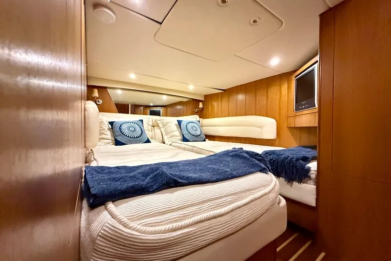 Slide: The Image of Tiara 4300 Sovran 2008 - 29