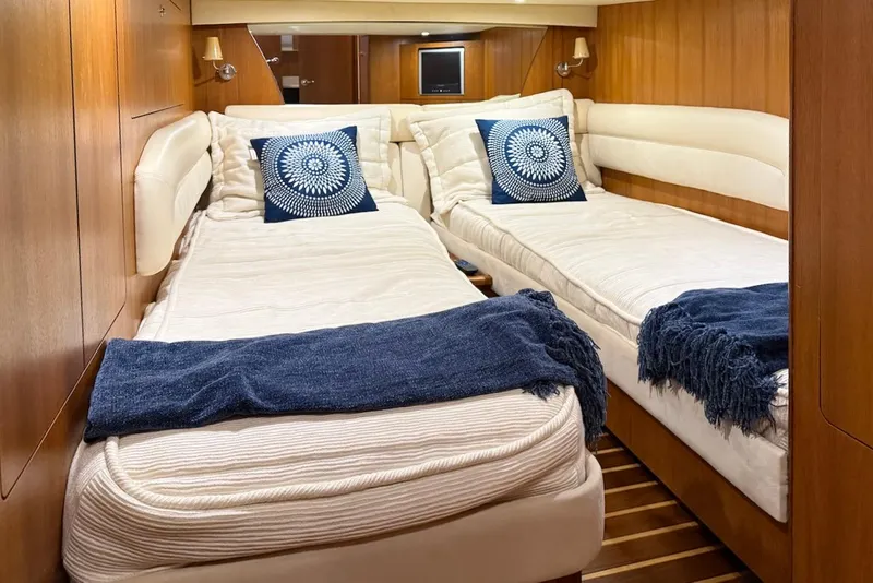Slide: The Image of Tiara 4300 Sovran 2008 - 30