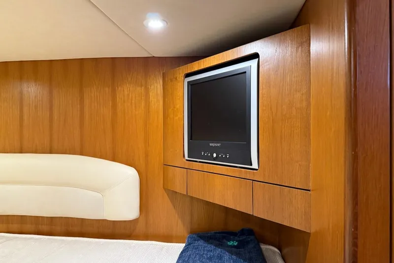 Slide: The Image of Tiara 4300 Sovran 2008 - 31