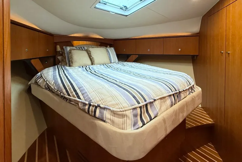 Slide: The Image of Tiara 4300 Sovran 2008 - 38