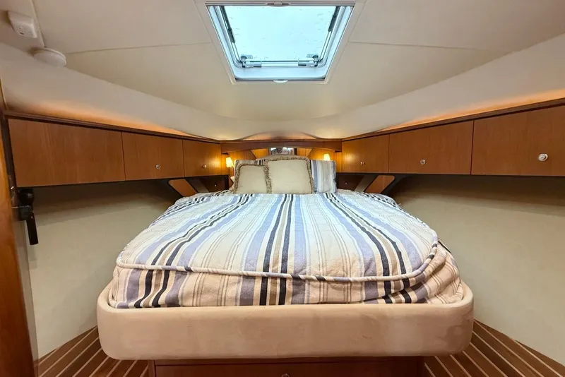 Slide: The Image of Tiara 4300 Sovran 2008 - 39