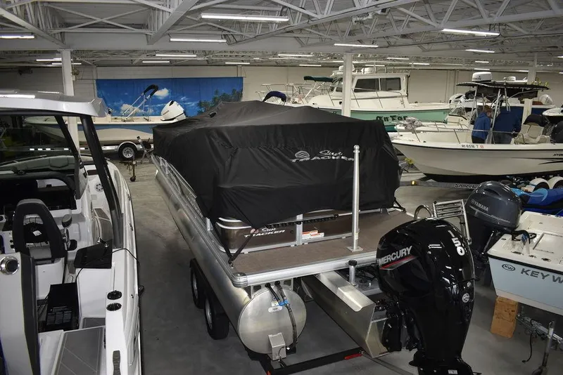 Slide: The Image of Sun Tracker Sportfish 24 XP3 2023 - 101