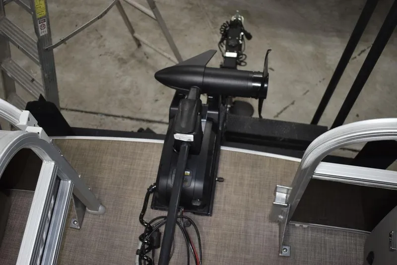 Slide: The Image of 2023 Sun Tracker Sportfish™ 24 XP3 boat deck with mounted trolling motor. - 30