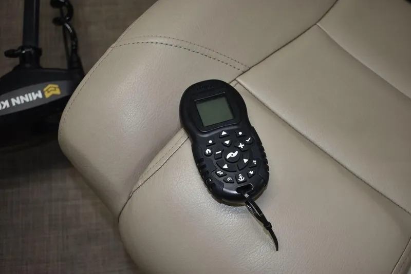 Slide: The Image of Remote control on beige seat of 2023 Sun Tracker Sportfish™ 24 XP3 boat. - 47