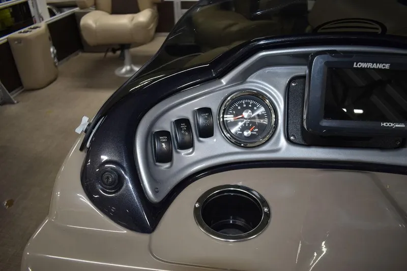 Slide: The Image of Sun Tracker Sportfish 24 XP3 2023 - 53