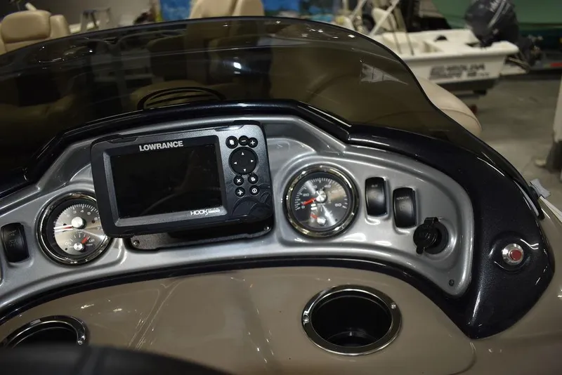 Slide: The Image of Sun Tracker Sportfish 24 XP3 2023 - 54