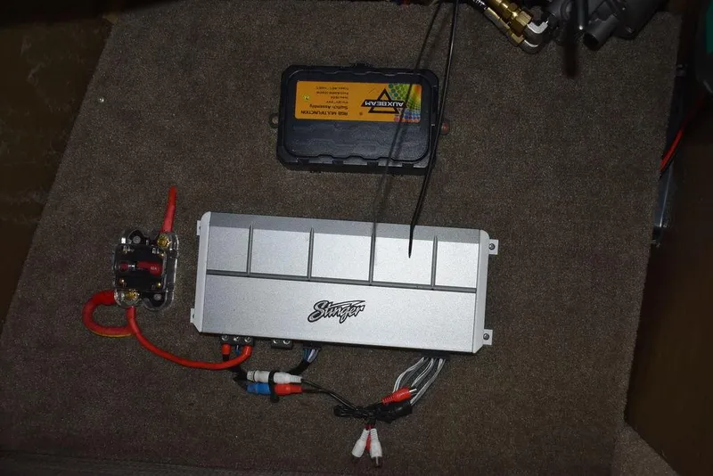 Slide: The Image of Sun Tracker Sportfish 24 XP3 2023 - 61