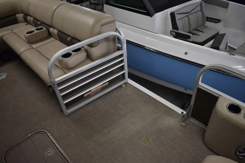 Slide: The Image of Sun Tracker Sportfish 24 XP3 2023 - 67