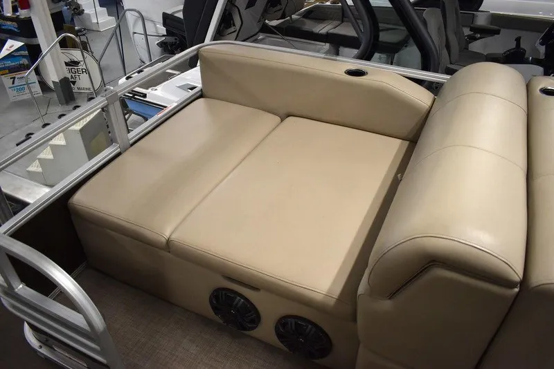 Slide: The Image of Sun Tracker Sportfish 24 XP3 2023 - 69