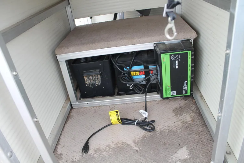 Slide: The Image of Voyager 20 sport 2004 - 8