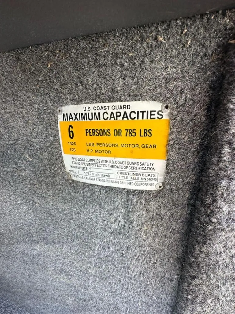 Slide: The Image of Capacity label on 2013 Crestliner Fish Hawk 1750, maximum 6 persons or 785 lbs. - 10