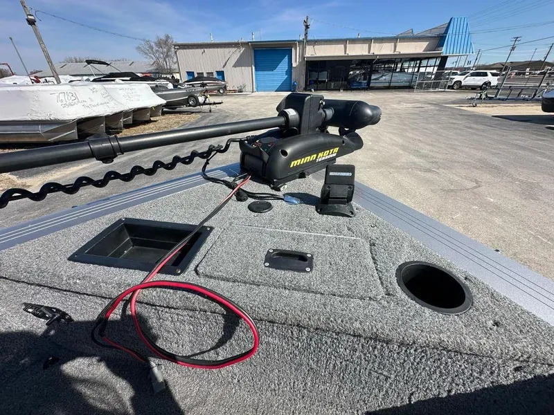 Slide: The Image of 2013 Crestliner Fish Hawk 1750 boat deck with Minn Kota trolling motor. - 5