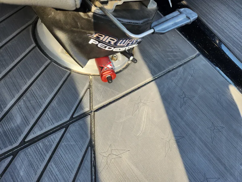 Slide: The Image of 2023 Vexus VX20 boat interior with AirWave pedestal and textured flooring. - 21