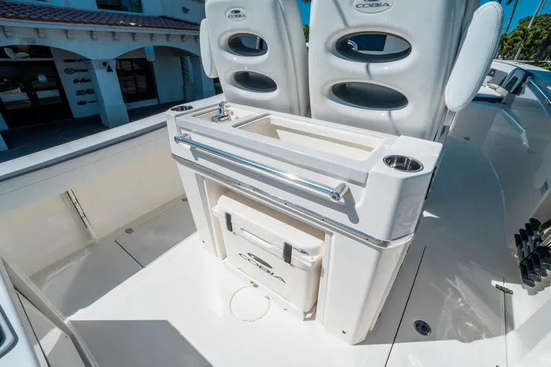Slide: The Image of Cobia 265 Center Console 2025 - 14