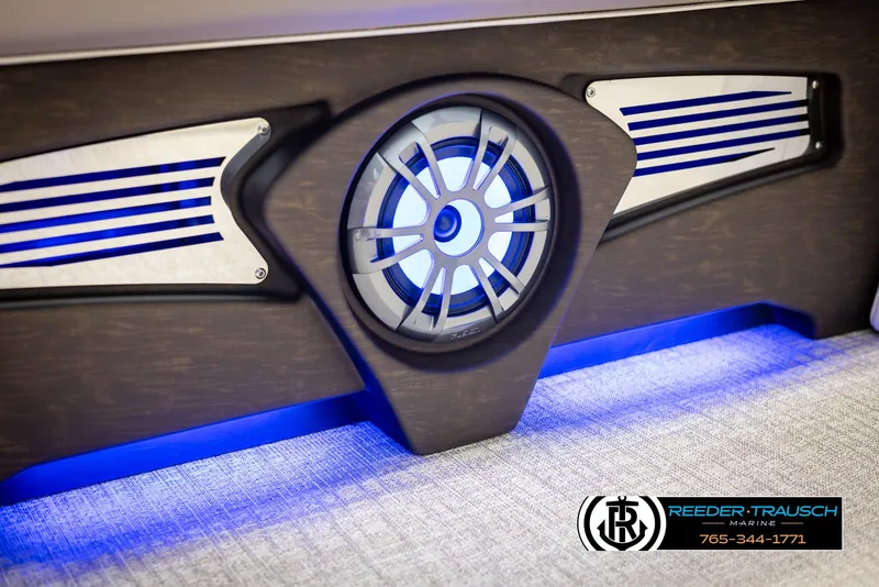 Slide: The Image of 2025 Avalon LSZ VRB interior with illuminated speaker and modern design elements. - 42