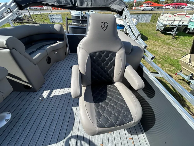 Slide: The Image of Captain's chair on 2025 Armada Drakkar 23QL boat, featuring sleek design and comfortable seating. - 9