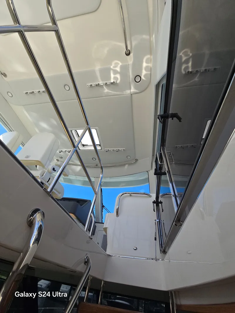 Slide: The Image of Riviera 54 Enclosed Flybridge 2022 - 95