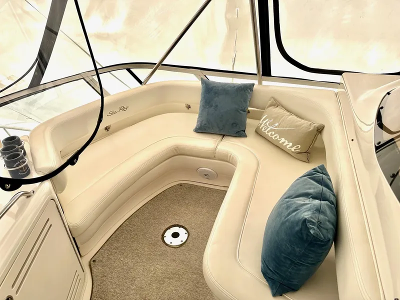 Slide: The Image of Flybridge Forward Seating - 18