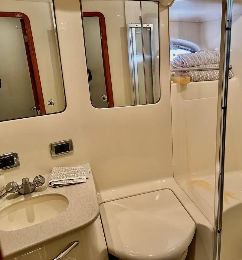 Slide: The Image of VIP Midship Head And Shower - 22