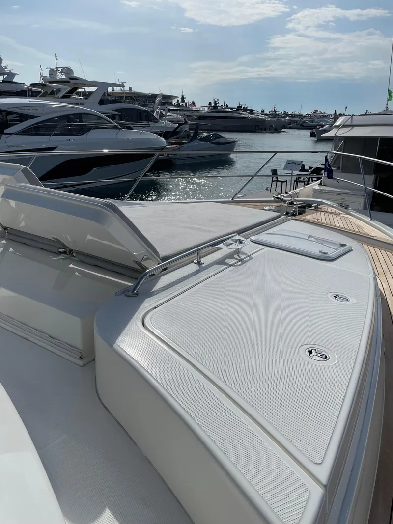 Slide: The Image of Riviera 505 SUV 2022 - 54