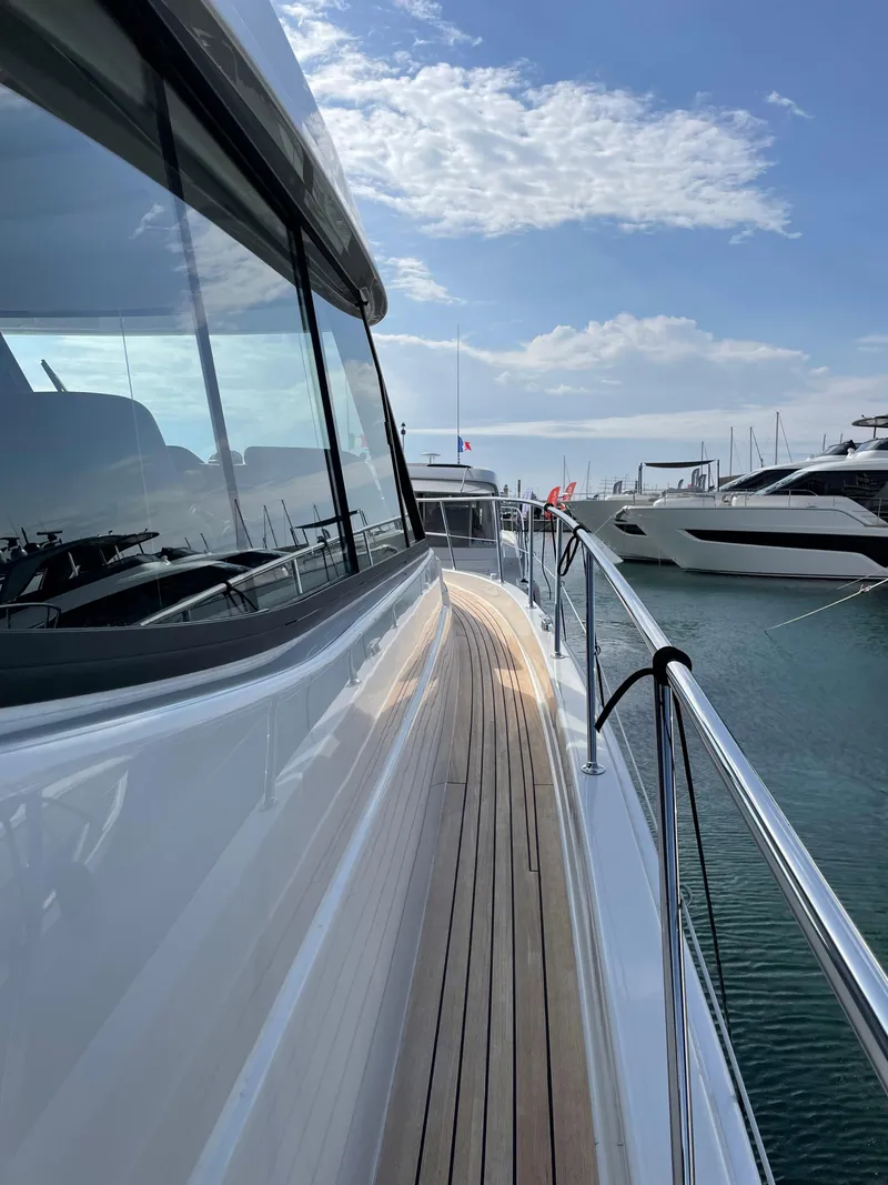 Slide: The Image of Riviera 505 SUV 2022 - 55