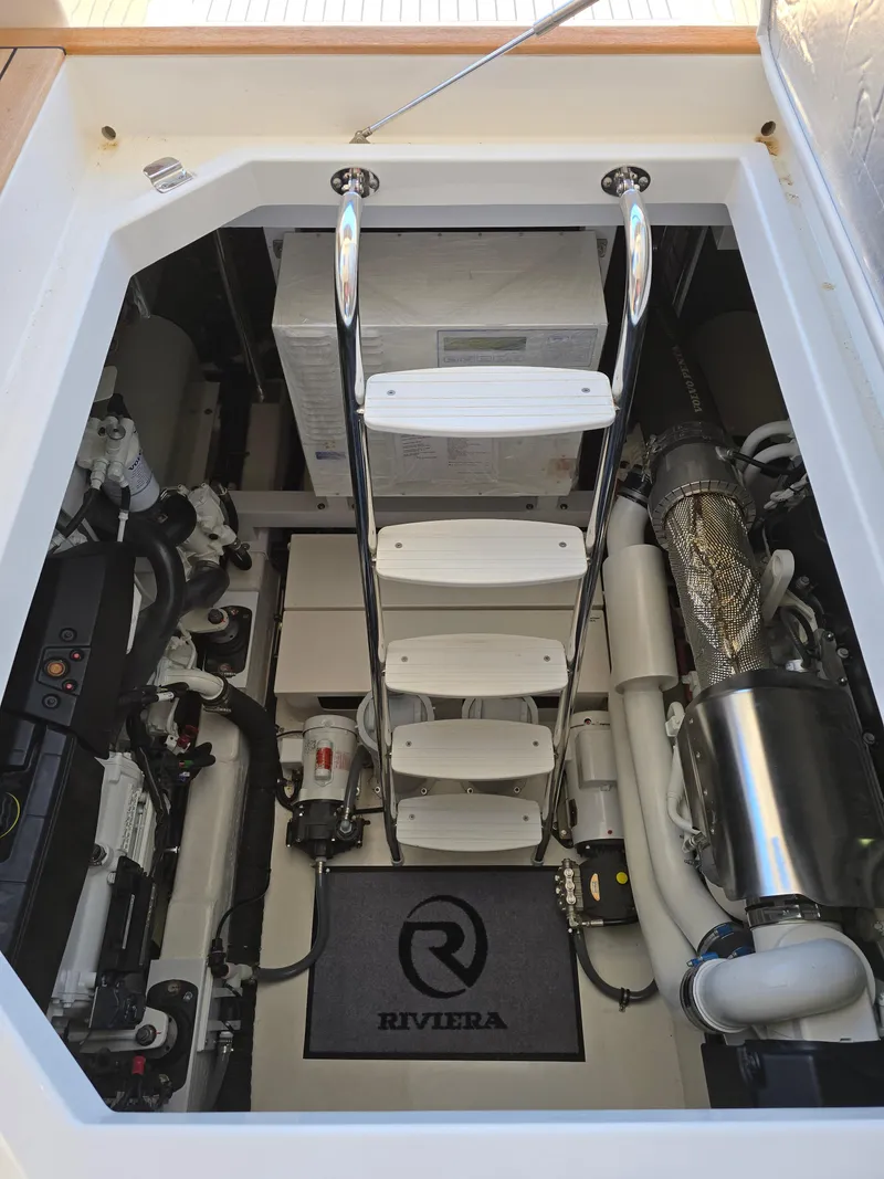 Slide: The Image of Riviera 505 SUV 2022 - 81
