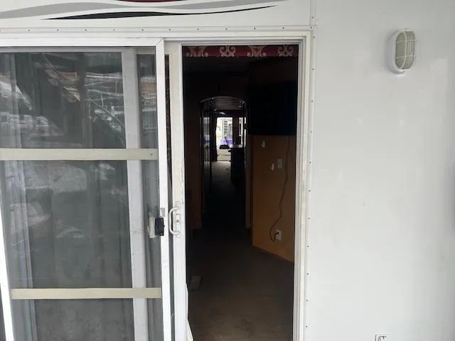 Slide: The Image of 2007 Lakeview Houseboat interior view through sliding door. - 14