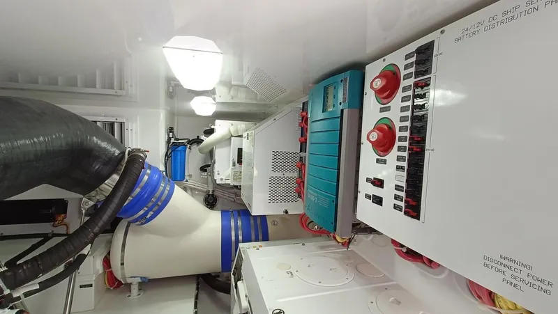 Slide: The Image of Viking 62 Enclosed Bridge 2018 - 60