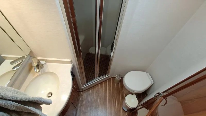 Slide: The Image of Viking 62 Enclosed Bridge 2018 - 69