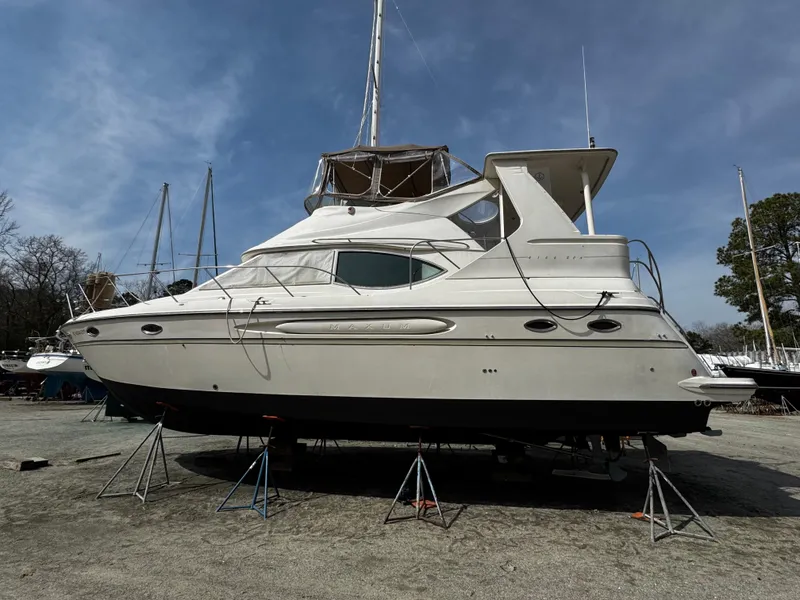 Slide: The Image of 1998 Maxum 4100 SCA - 0