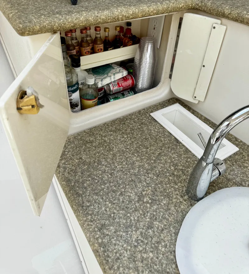 Slide: The Image of 1998 Maxum 4100 SCA - 111