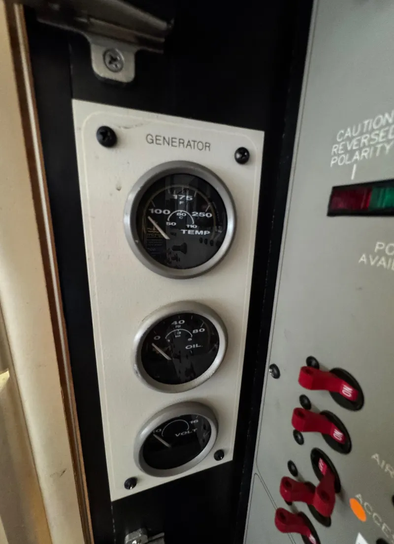 Slide: The Image of 1998 Maxum 4100 SCA - 116