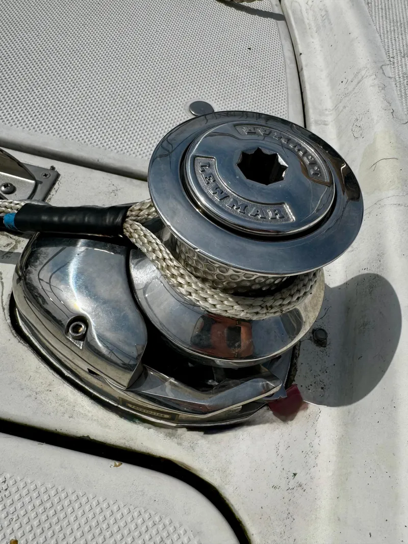 Slide: The Image of Close-up of a winch on a 1998 Maxum 4100 SCA boat. - 18