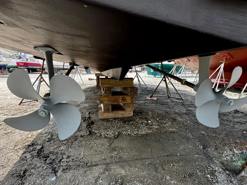 Slide: The Image of Propellers of a 1998 Maxum 4100 SCA boat on dry dock. - 19